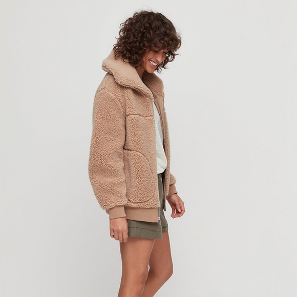 Aritzia Teddy Jacket - Picture 5 of 5